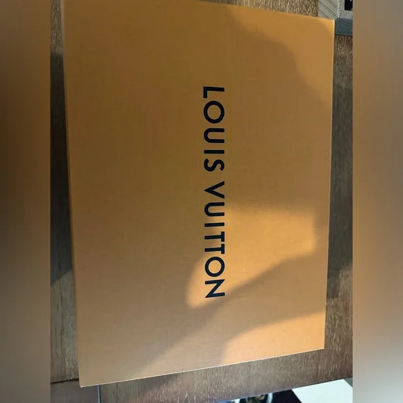 NEW Authentic Louis Vuitton V Tote BB Noir - Picture 11 of 11